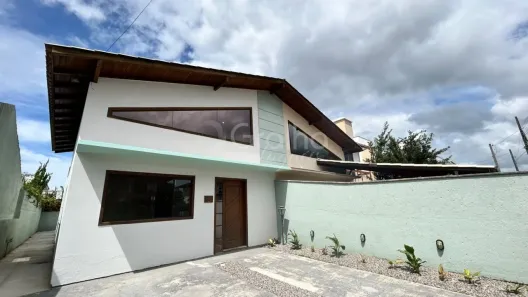 Casa com 3 Quartos para alugar, 160m² no Campeche, Florianópolis
