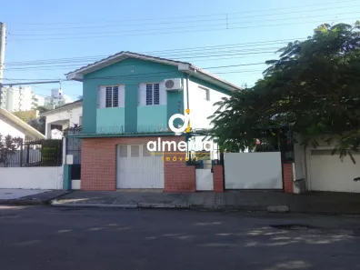 Casa com 6 Quartos à venda, 200m² no Centro, Santa Maria