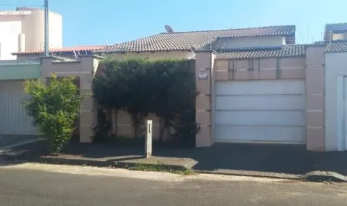 Casa com 3 Quartos à venda, 175m² no Jardim Patrícia, Uberlândia