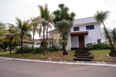 Casa de Condomínio com 3 Quartos à venda, 281m² no Jardins Madri, Goiânia