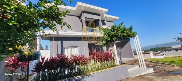 Sobrado com 3 Quartos à venda, 264m² no Bairro do Grama, Caçapava