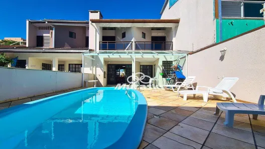 Sobrado com 4 Quartos para alugar, 180m² no Centro, Guaratuba