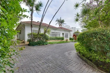 Casa com 5 Quartos para alugar, 380m² no Granja Julieta, São Paulo