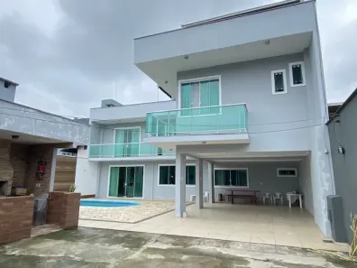 Sobrado com 3 Quartos à venda, 270m² no Bom Retiro, Joinville