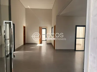 Casa com 3 Quartos à venda, 220m² no Novo Mundo, Uberlândia
