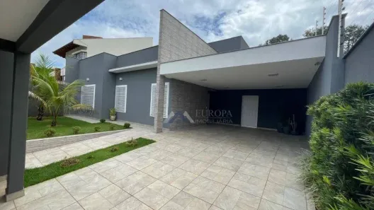 Casa com 3 Quartos à venda, 249m² no Mediterrâneo, Londrina
