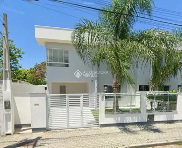 Casa com 3 Quartos para alugar, 149m² no Carianos, Florianópolis