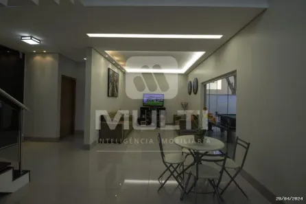 Casa de Condomínio com 3 Quartos à venda, 300m² no Aclimação, Uberlândia