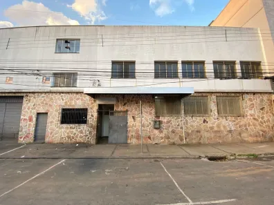 Galpão/Depósito/Armazém para alugar, 562m² no Centro, Juiz de Fora