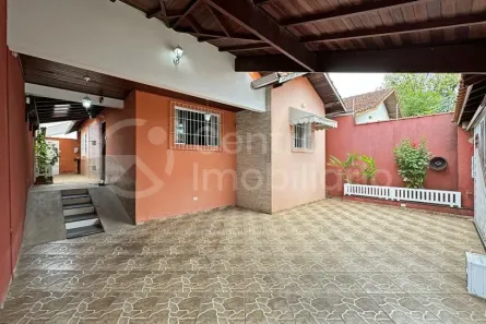 Casa com 2 Quartos à venda, 81m² no Centro, Peruíbe