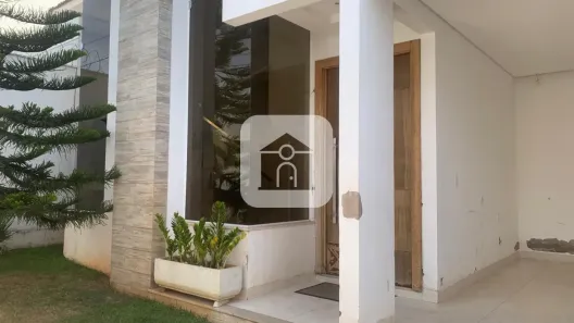 Sobrado com 3 Quartos à venda, 360m² no Jardim Karaíba, Uberlândia