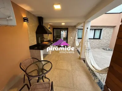 Casa com 2 Quartos à venda, 100m² no Centro, Caraguatatuba