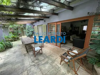 Casa com 2 Quartos à venda, 293m² no Real Parque, São Paulo