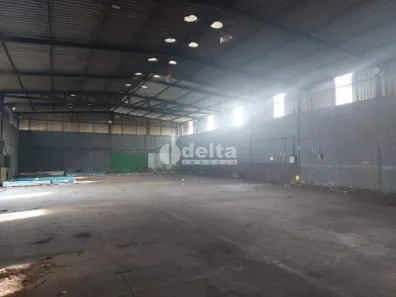 Ponto Comercial para alugar, 1683m² no Distrito Industrial, Uberlândia