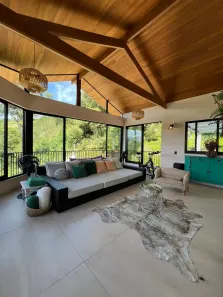 Sobrado com 4 Quartos à venda, 1065m² no Itaipava, Petrópolis