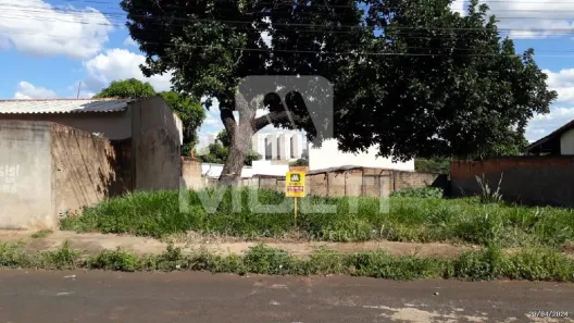 Lote/Terreno com 1 Quarto à venda, 600m² no Carajás, Uberlândia