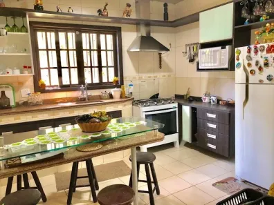 Casa de Condomínio com 4 Quartos à venda, 263m² no Baldeador, Niterói