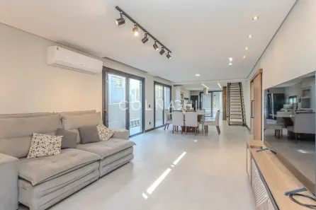 Casa com 4 Quartos à venda, 250m² no Três Figueiras, Porto Alegre