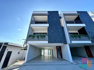 Sobrado com 3 Quartos à venda, 319m² no Glória, Joinville