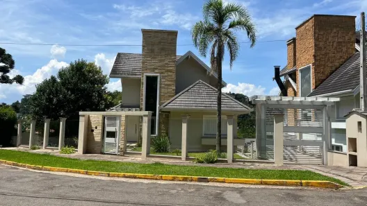 Casa com 3 Quartos para alugar, 270m² no Vale das Colinas, Gramado