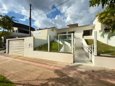 Imóvel Comercial com 4 Quartos para alugar, 309m² no Zona 05, Maringá