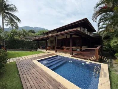 Sobrado com 4 Quartos à venda, 304m² no Feiticeira (Cambaquara), Ilhabela