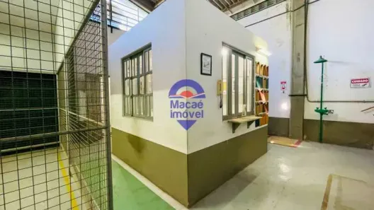 Galpão/Depósito/Armazém para venda ou aluguel, 720m² no Cabiúnas, Macaé