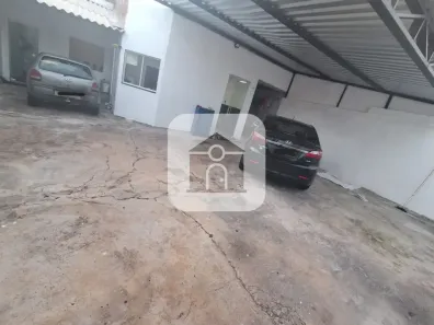 Casa com 3 Quartos à venda, 196m² no Granada, Uberlândia