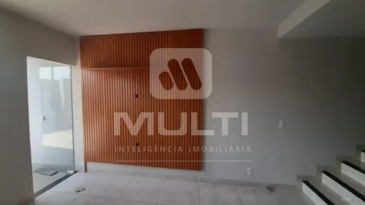 Casa com 2 Quartos para alugar, 72m² no Novo Mundo, Uberlândia