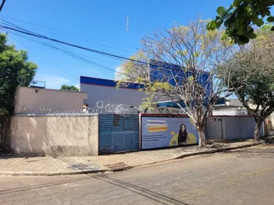 Prédio Comercial com 12 Quartos à venda, 483m² no Setor Coimbra, Goiânia