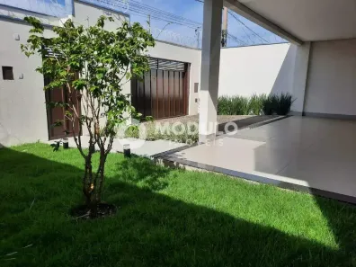 Casa com 3 Quartos à venda, 180m² no Novo Mundo, Uberlândia