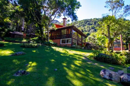 Casa de Condomínio com 3 Quartos à venda, 2250m² no Fazenda Inglesa, Petrópolis