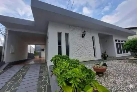 Casa com 4 Quartos à venda, 323m² no Barreiros, São José