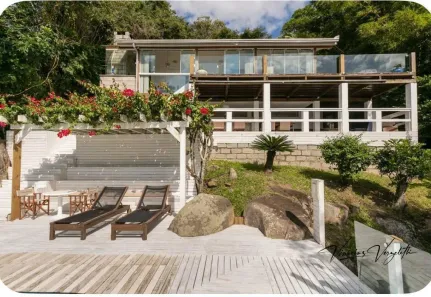 Casa com 3 Quartos para alugar, 350m² no Praia das Taquaras, Balneário Camboriú
