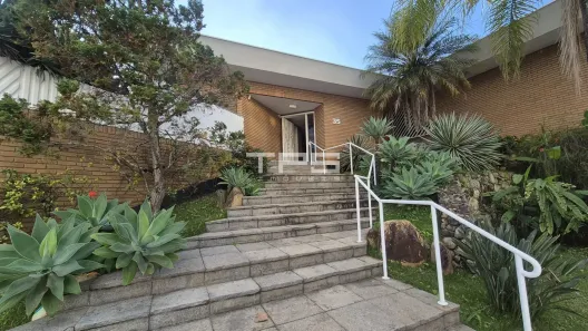 Casa com 4 Quartos para alugar, 550m² no Vila Paraíba, Guaratinguetá