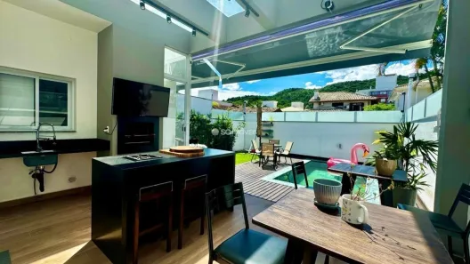Casa com 3 Quartos à venda, 250m² no Jurerê, Florianópolis