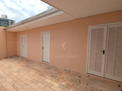 Casa com 3 Quartos para alugar, 211m² no Cambuí, Campinas