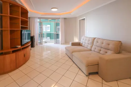 Apartamento com 3 Quartos para alugar, 120m² no Centro, Balneário Camboriú