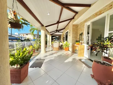 Casa de Condomínio com 4 Quartos à venda, 218m² no Buraquinho, Lauro de Freitas
