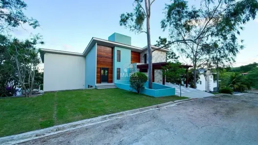 Casa de Condomínio com 7 Quartos à venda, 385m² no Gravatá Centro, Gravatá