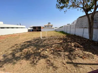Lote/Terreno com 1 Quarto à venda, 360m² no Shopping Park, Uberlândia
