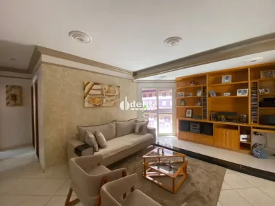 Casa com 3 Quartos à venda, 202m² no Santa Mônica, Uberlândia