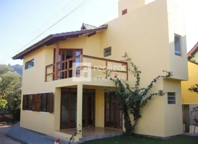 Casa com 4 Quartos para alugar, 180m² no Rio Tavares, Florianópolis