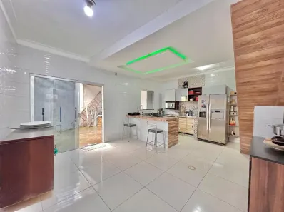 Casa com 3 Quartos à venda, 210m² no Cabanagem, Belém