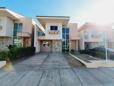 Casa de Condomínio com 4 Quartos à venda, 210m² no Sabiaguaba, Fortaleza