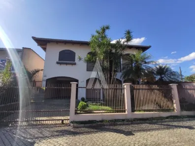 Sobrado com 4 Quartos à venda, 229m² no Costa e Silva, Joinville