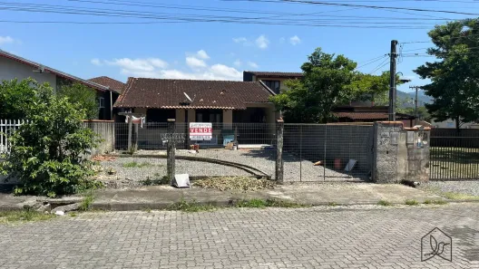 Casa com 3 Quartos à venda, 240m² no Vila Nova, Joinville