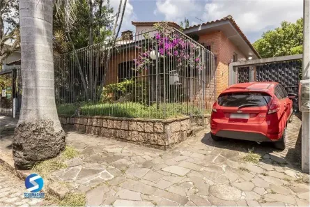 Casa com 4 Quartos à venda, 250m² no Três Figueiras, Porto Alegre