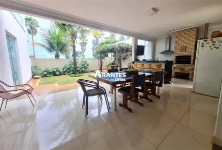 Casa de Condomínio com 3 Quartos à venda, 322m² no Morada da Colina, Uberlândia