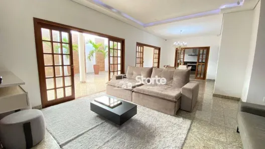 Casa com 3 Quartos à venda, 210m² no Jardim Karaíba, Uberlândia